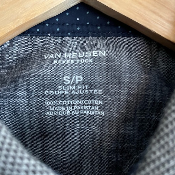 Van Huesen Men’s Dress Shirt Size Small - Picture 2 of 2
